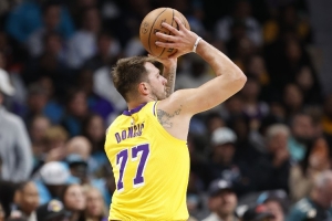 東契奇：我迫不及待想要回家&太累了 我感覺打了一個(gè)賽季客場(chǎng)