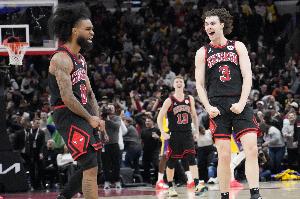 多諾萬：科比·懷特和吉迪身體狀態(tài)良好 相信他們本周就能復(fù)出