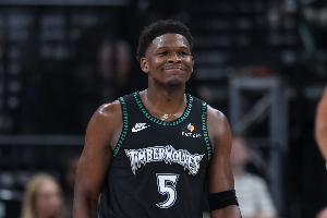 金蟬脫殼！愛德華茲歐洲步破解包夾 殺進內線上籃得手