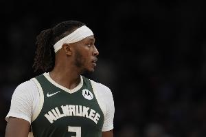 4年1.07億啊？邁爾斯·特納4中1得3分8板1助1帽