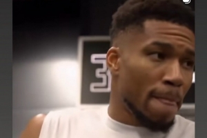 字母哥把比賽球給蒂耶羅！后者INS致意：????