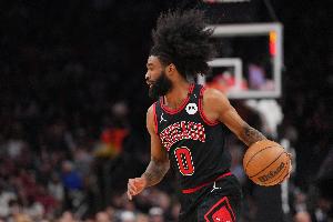 茂開二度！懷特面對馬爾卡寧突破上籃打進(jìn)將比賽拖入第二個(gè)加時(shí)