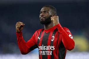 都體：托莫里預(yù)計(jì)將在年底與米蘭完成續(xù)約，簽約至2029年