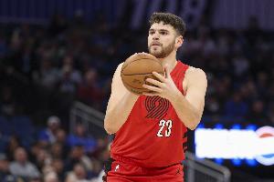 開拓者2中鋒輪換：克林根16分11板2助2帽 羅威6分5板2斷 里斯DNP