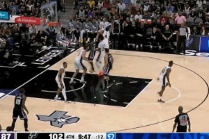 不放棄！威少早早底角等待 接球不猶豫自信三分出手命中！