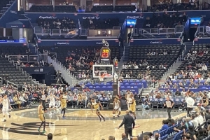 稀稀疏疏！記者曬奇才主場(chǎng)對(duì)陣籃網(wǎng)現(xiàn)場(chǎng)圖 其上座率慘淡無(wú)比