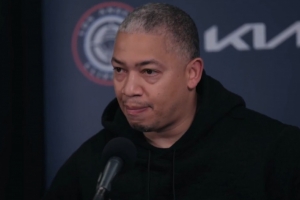 普理查德8個(gè)三分砍30分！盧：賽前討論過他 這是絕不允許的情況