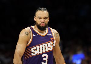 主攻手！狄龍上半場12中5&罰球3中3 砍下兩隊最高的14分