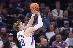 芬蘭喬丹上號！馬爾卡寧爆砍47分7板2助2斷2帽 連續(xù)兩場砍下40+！