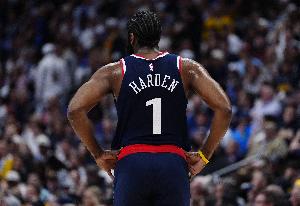 懷特：我們或許應該在最后一次防守中犯規(guī) 很高興哈登沒投進