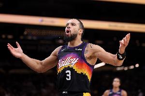 空砍了！狄龍25中12砍太陽生涯新高的34分 另有6籃板3搶斷