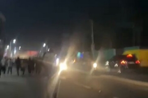 今個(gè)真高興！民主剛果球迷街頭瘋狂慶祝國(guó)家隊(duì)晉級(jí)洲際附加賽