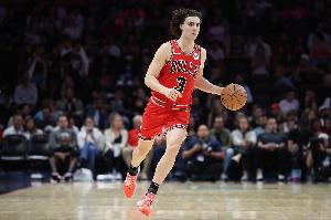 漸入佳境！吉迪半場(chǎng)8中4拿到12分3板4助1斷 首節(jié)3中0&次節(jié)5中4