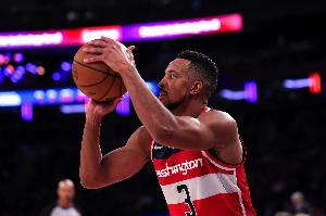 低迷！麥科勒姆半場6投僅1中拿到3分 三分4中1