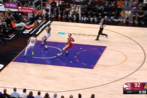 但愿無(wú)礙啊！里薩謝搶斷反擊暴扣沒(méi)抓穩(wěn)重摔砸地 左臀挫傷退賽