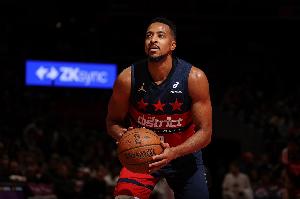 蝴蝶穿花！麥科勒姆背運(yùn)連過2人 突到籃下拉桿上籃打中