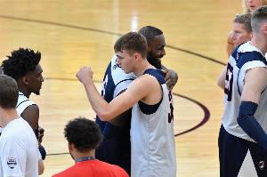 拓記：目前弗拉格的數(shù)據(jù)和詹姆斯新秀賽季接近 媒體們太過著急