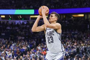 突然發(fā)力！席爾瓦內(nèi)外開(kāi)花連得7分 幫助魔術(shù)占據(jù)場(chǎng)上主動(dòng)