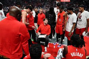 急需調(diào)整！楊瀚森出戰(zhàn)發(fā)展聯(lián)盟未跟隊(duì) 開拓者遭遇兩連敗