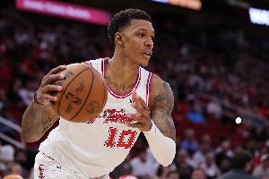 經(jīng)濟(jì)兩雙！小史密斯9中4拿到10分10板1斷1帽 犯滿離場(chǎng)