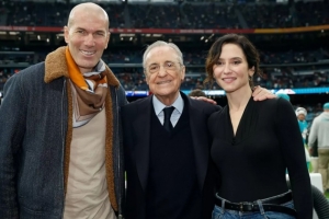 NFL西班牙首演！弗洛倫蒂諾、齊達內(nèi)賽前現(xiàn)身伯納烏現(xiàn)場