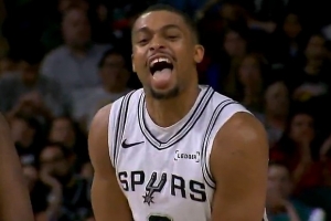 打嗨了打嗨了！福克斯搶斷長傳 凱爾登快下再送雙手折疊暴扣