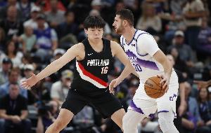 解說：雖然到常規(guī)賽楊瀚森還是會被虐 但還是看好他以后能打出來