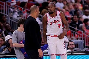 杜蘭特談關(guān)鍵進(jìn)球：比賽最后時(shí)刻我要平衡好傳球還是自己打