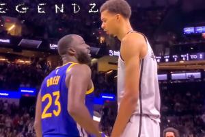 文班隔扣后怒吼！追夢回應(yīng)：你這個(gè)混蛋&垃圾！文班：在你頭頂