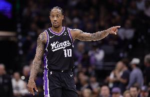 予取予求！德羅贊9中8拿到半場最高18分 三分1中1