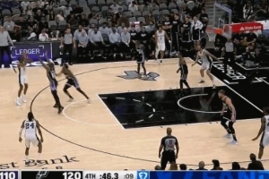 冷血?dú)⑹郑「？怂共换挪幻?撤步面對兩人干拔三分手刃舊主！