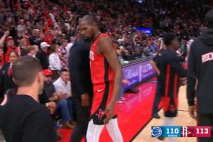 無差別揮舞鐮刀！杜蘭特持球指揮阿門拉開變向晃動(dòng)中投穩(wěn)穩(wěn)命中