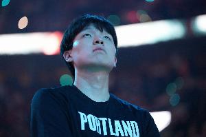 楊瀚森談兩記三分：不是指定戰(zhàn)術(shù)就是想贏 會繼續(xù)努力打磨細節(jié)