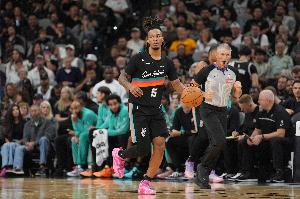 馬刺迎戰(zhàn)國王 卡斯?fàn)栆蜃笸尾總麆荼緢霰荣惒粫貧w