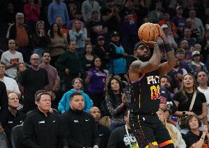 差了一點(diǎn)點(diǎn)！沃克2罰中1 奧尼爾后場(chǎng)超遠(yuǎn)絕殺三分彈筐而出