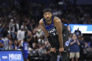 關(guān)鍵罰球違例！小卡特11中5拿到15分6板4帽 6犯離場