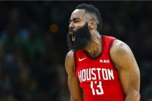 楊毅：沒人能防住巔峰哈登 聯(lián)盟針對他做了2次規(guī)則修改但仍難限制