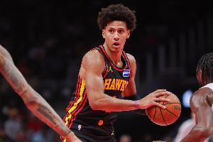 特雷·楊被偷家了！杰倫·約翰遜近3戰(zhàn)場均26.7分12.7板9.7助3斷