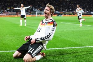 新·金色轟炸機(jī)！沃爾特馬德世預(yù)賽3戰(zhàn)4球，身高1米98鋒線(xiàn)橋頭堡