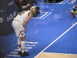 拼盡全力！阿隆·戈登18中10拿到24分10板 罰球4中3