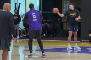 期待賽季首秀！NBA官推曬詹姆斯訓(xùn)練片段：老詹加練投籃！