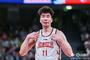 個(gè)人有哪些進(jìn)步？余嘉豪：心態(tài)、對(duì)比賽中機(jī)會(huì)的判斷、身體對(duì)抗