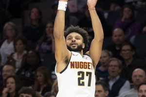 力竭了！穆雷22投12中得34分11板4助1斷 末節(jié)一度連得13分掄冒煙