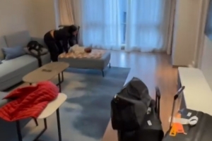 租金多少？杰曼曬首鋼為他全家準(zhǔn)備的公寓：兩室兩廳兩衛(wèi)開(kāi)放廚房