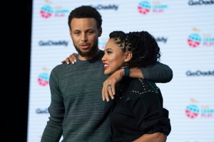 夸梅：庫嫂在賭庫里不會離她而去 她不尊重庫里的地位