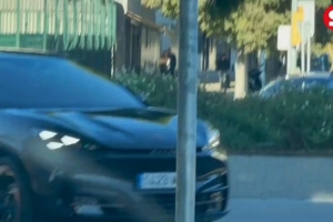 每體：拉菲尼亞回到巴薩基地繼續(xù)康復(fù)進(jìn)程，今日可能單獨(dú)訓(xùn)練