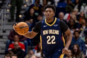 填滿數(shù)據(jù)欄！新秀中鋒奎因10中3砍下9+8+3+2+2 另有6次失誤