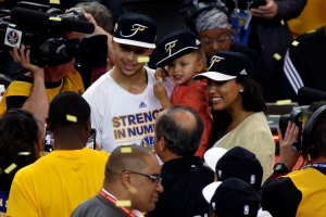 夸梅：庫里打球很出色但個人生活方面很大條 庫嫂有些言論欠妥