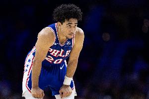 我成空氣了！麥凱恩沒有出手所有個人數(shù)值皆為0 賽季至今未得分