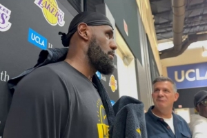 詹姆斯：球隊擁有很棒的化學(xué)反應(yīng) 我需要努力重新融入